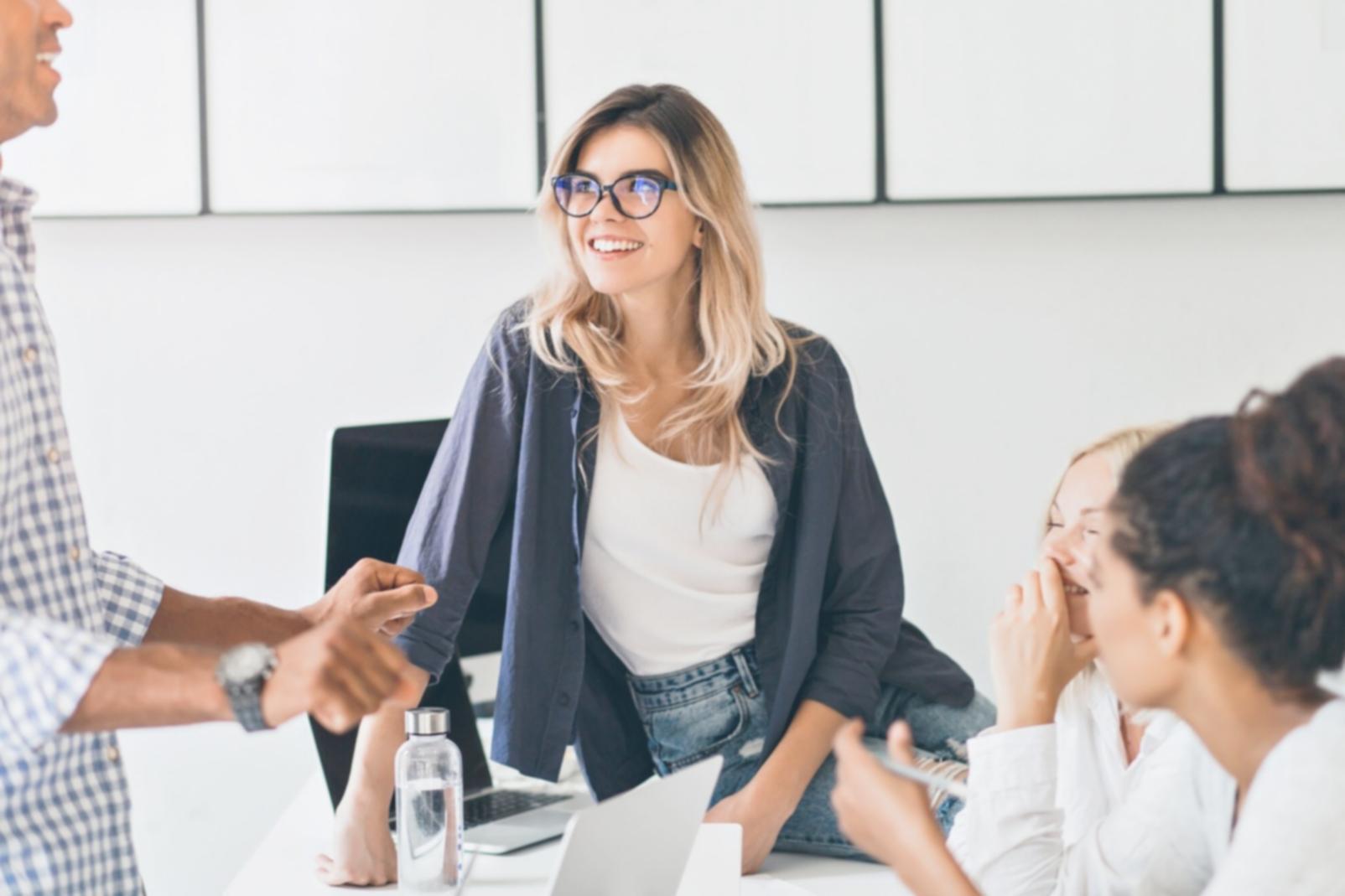 Interface de dashboard montrant les métriques de coaching avec graphiques et statistiques