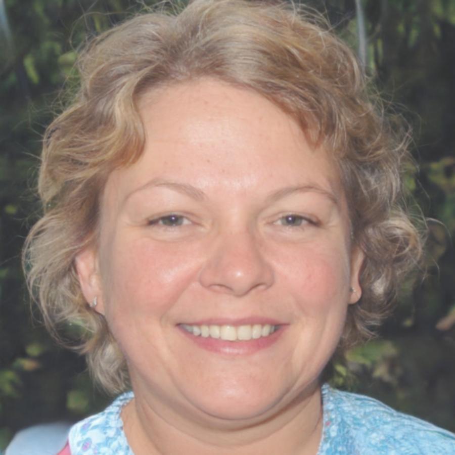 Portrait professionnel de Camille Delforge, experte en évaluation de coaching